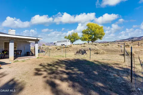 Exterior - 18888 Pellisier Rd, Tehachapi, CA 93561 photo 4 of 6