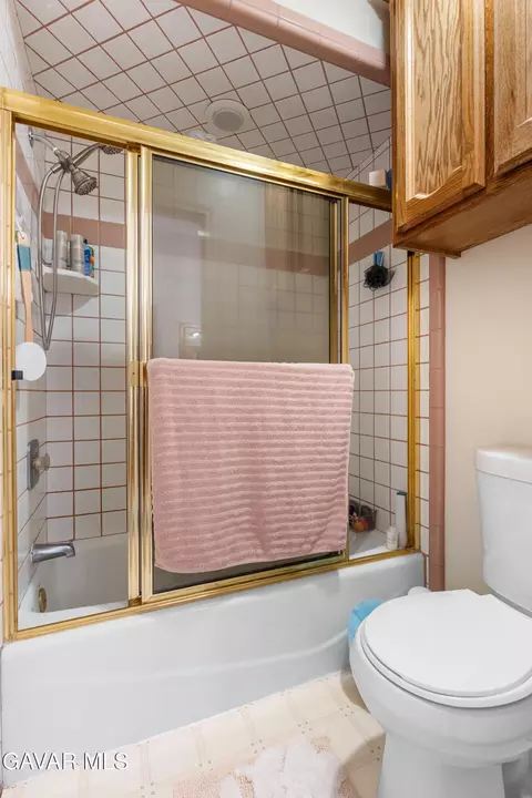 Bath - 18888 Pellisier Rd, Tehachapi, CA 93561 photo 5 of 5
