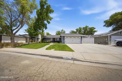 1011 Lightcap St, Lancaster, CA 93535