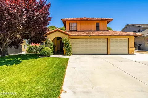 44136 Shad St, Lancaster, CA 93536 photo 2
