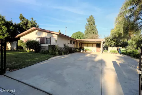 11474 Gladstone Ave, Sylmar, CA 91342