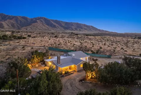 29125 Devils Punch Bowl Rd, Pearblossom, CA 93553