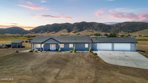 19900 Chinook St, Tehachapi, CA 93561