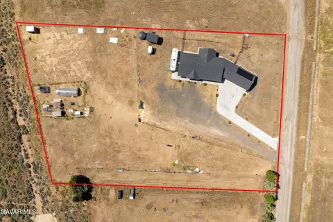 View/Area - 19900 Chinook St, Tehachapi, CA 93561 photo 2 of 8
