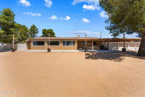 Exterior - 16311 Nosoni Rd, Apple Valley, CA 92307 photo 7 of 12