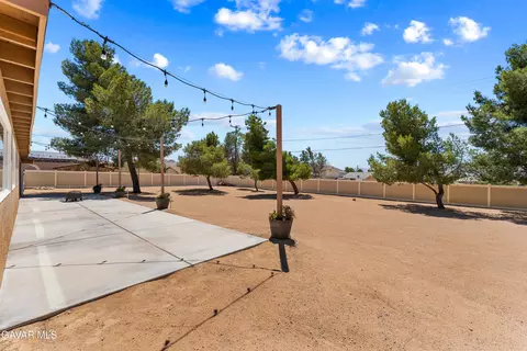 Exterior - 16311 Nosoni Rd, Apple Valley, CA 92307 photo 6 of 12