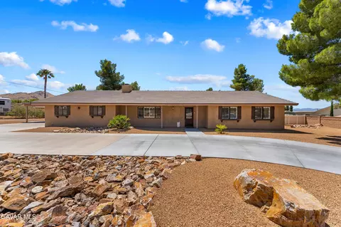 Exterior - 16311 Nosoni Rd, Apple Valley, CA 92307 photo 3 of 12
