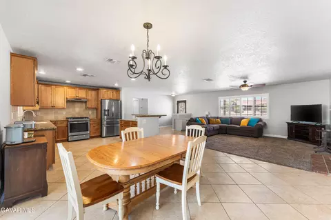 Dining - 16311 Nosoni Rd, Apple Valley, CA 92307 photo 2 of 3