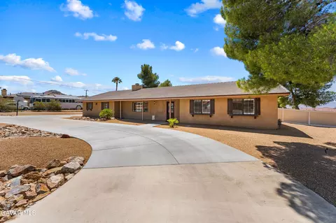 Exterior - 16311 Nosoni Rd, Apple Valley, CA 92307 photo 2 of 12
