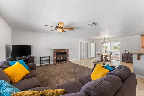 Living - 16311 Nosoni Rd, Apple Valley, CA 92307 photo 1 of 3