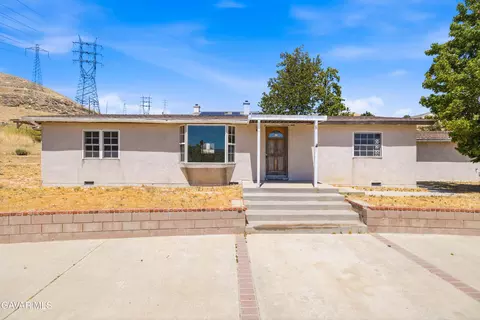 42871 Leadhill Dr, Lake Hughes, CA 93532