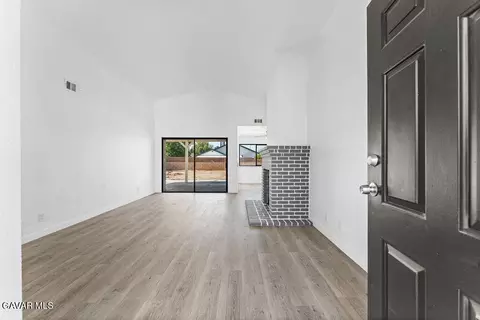 2559 E Avenue J2, Lancaster, CA 93535 photo 2
