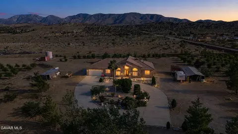 33000 106th St, Juniper Hills, CA 93543