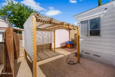 Exterior - 43850 E 20th St #230, Lancaster, CA 93535 photo 9 of 10