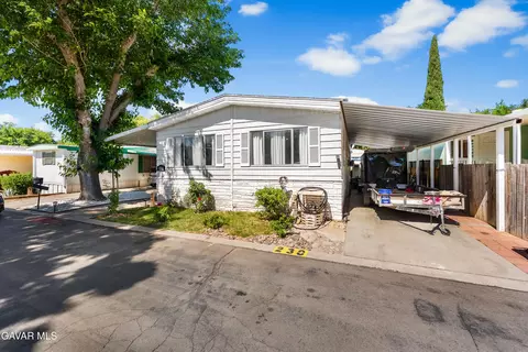 Exterior - 43850 E 20th St #230, Lancaster, CA 93535 photo 1 of 10