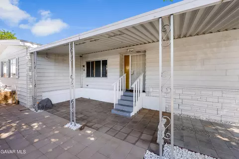 Exterior - 43850 E 20th St #230, Lancaster, CA 93535 photo 4 of 10