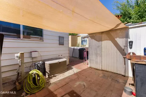 Exterior - 43850 E 20th St #230, Lancaster, CA 93535 photo 5 of 10