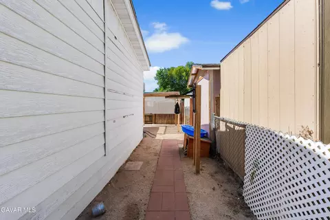 Exterior - 43850 E 20th St #230, Lancaster, CA 93535 photo 7 of 10