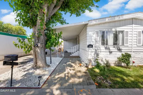 Exterior - 43850 E 20th St #230, Lancaster, CA 93535 photo 3 of 10