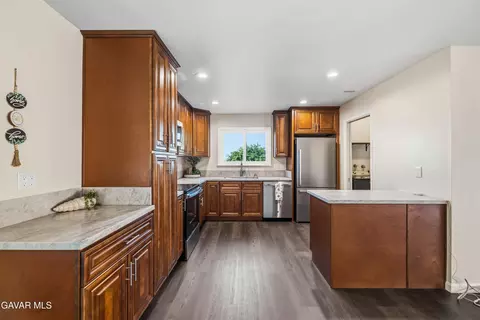 Kitchen - 35920 E 42nd St, Palmdale, CA 93552 photo 3 of 4