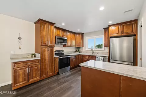 Kitchen - 35920 E 42nd St, Palmdale, CA 93552 photo 1 of 4