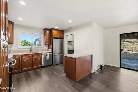 Kitchen - 35920 E 42nd St, Palmdale, CA 93552 photo 2 of 4