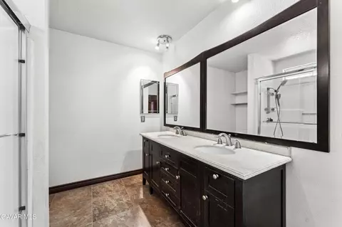 Bath - 38515 156th St, Palmdale, CA 93591 photo 2 of 4