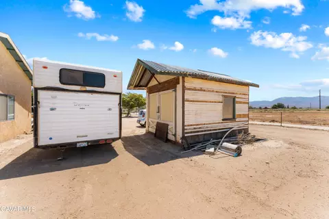 Exterior - 38515 156th St, Palmdale, CA 93591 photo 4 of 15