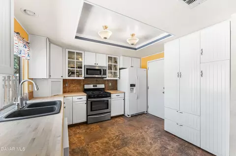 Kitchen - 38515 156th St, Palmdale, CA 93591 photo 1 of 5