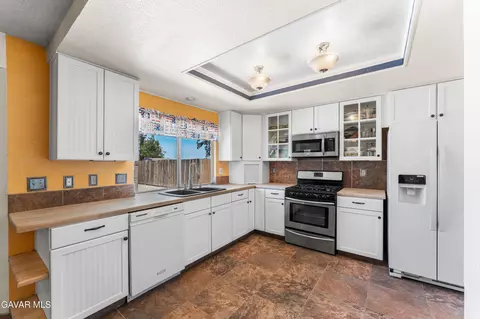 Kitchen - 38515 156th St, Palmdale, CA 93591 photo 3 of 5