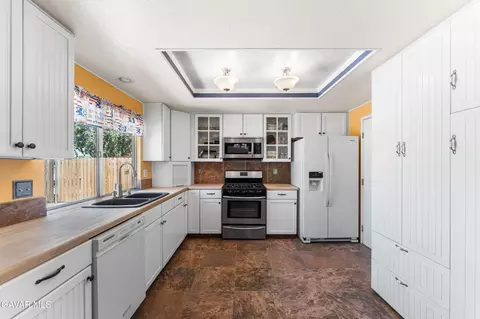 Kitchen - 38515 156th St, Palmdale, CA 93591 photo 2 of 5