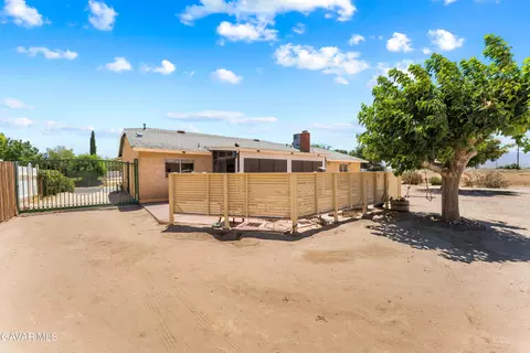 Exterior - 38515 156th St, Palmdale, CA 93591 photo 10 of 15