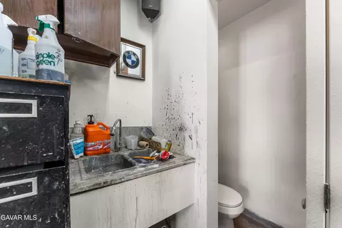 Bath - 38515 156th St, Palmdale, CA 93591 photo 4 of 4