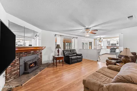 Living - 38515 156th St, Palmdale, CA 93591 photo 1 of 3