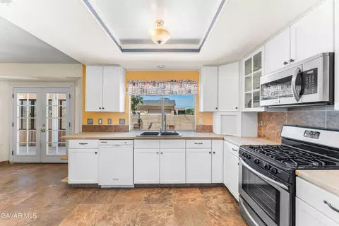 Kitchen - 38515 156th St, Palmdale, CA 93591 photo 4 of 5