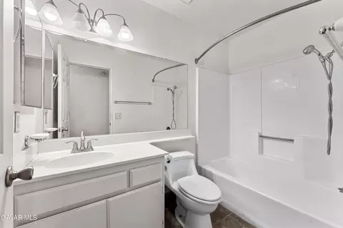 Bath - 38515 156th St, Palmdale, CA 93591 photo 3 of 4