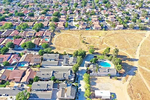 View/Area - 43639 Park Ave, Lancaster, CA 93534 photo 2 of 5