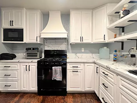 Kitchen - 43639 Park Ave, Lancaster, CA 93534 photo 4 of 5
