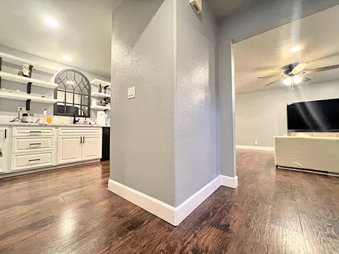 Entry Way - 43639 Park Ave, Lancaster, CA 93534 photo 4 of 7