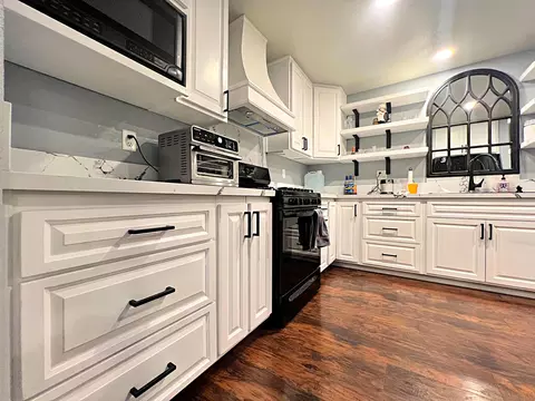 Kitchen - 43639 Park Ave, Lancaster, CA 93534 photo 3 of 5