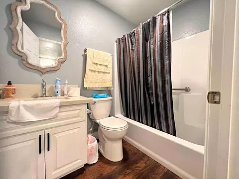 Bath - 43639 Park Ave, Lancaster, CA 93534 photo 5 of 8