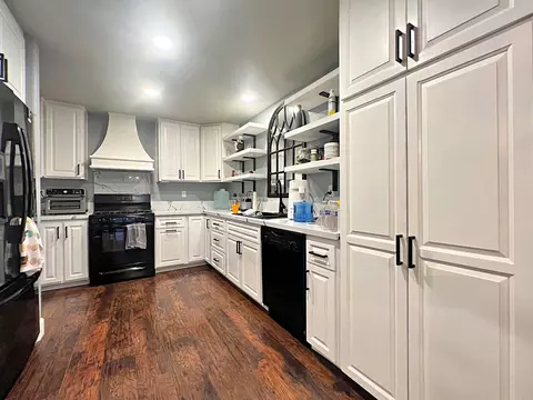 Kitchen - 43639 Park Ave, Lancaster, CA 93534 photo 1 of 5