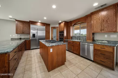 Kitchen - 29600 Goldspike Rd, Tehachapi, CA 93561 photo 1 of 6
