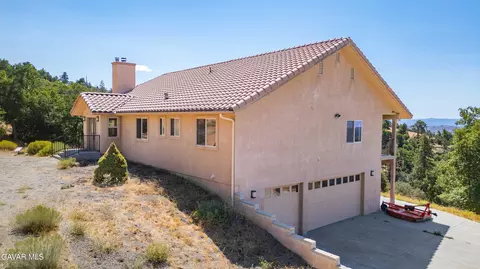 Exterior - 29600 Goldspike Rd, Tehachapi, CA 93561 photo 2 of 3