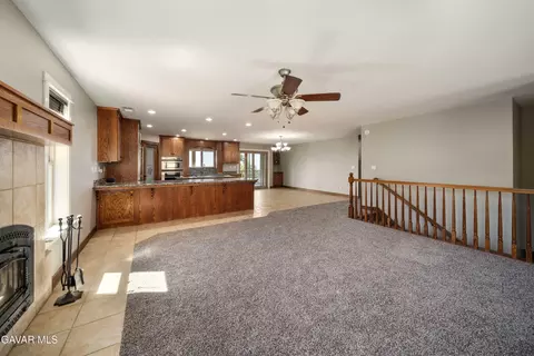 Living - 29600 Goldspike Rd, Tehachapi, CA 93561 photo 4 of 4