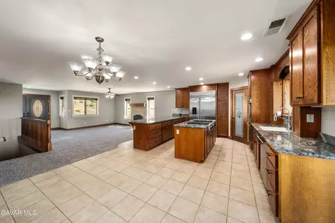 Kitchen - 29600 Goldspike Rd, Tehachapi, CA 93561 photo 6 of 6