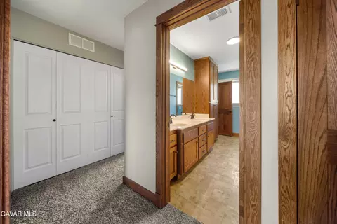 Entry Way - 29600 Goldspike Rd, Tehachapi, CA 93561 photo 3 of 3