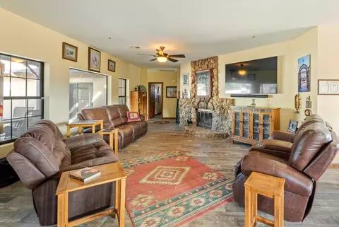 Living - 6535 Juniper Crest Rd, Agua Dulce, CA 91390 photo 2 of 4