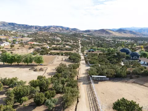 View/Area - 6535 Juniper Crest Rd, Agua Dulce, CA 91390 photo 6 of 8
