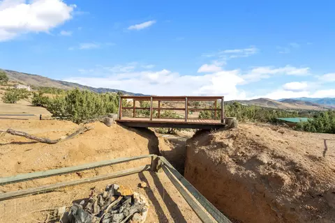 Exterior - 6535 Juniper Crest Rd, Agua Dulce, CA 91390 photo 13 of 18